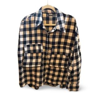 ZARA woman plaid cotton ecru and black shirt.

Point collar.Button front.Size L.